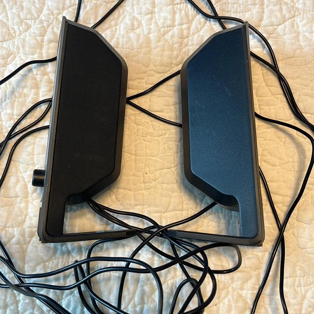Set of Dell Speakers. Wired. EUC!